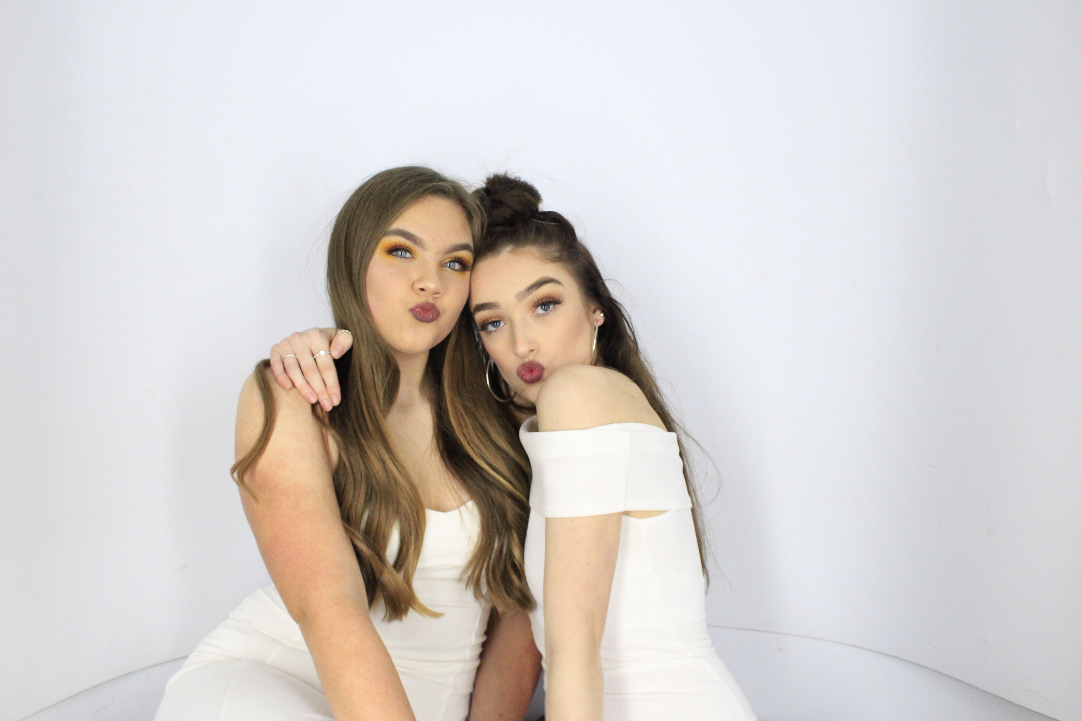 Issy & Alice's 18th Birthday Party | View more photos from the event at gallery.myphotoboothexperience.co.uk/u/MyPhotoBoothExperienceLtd/Issy-Alices-18th-Birthday-Party